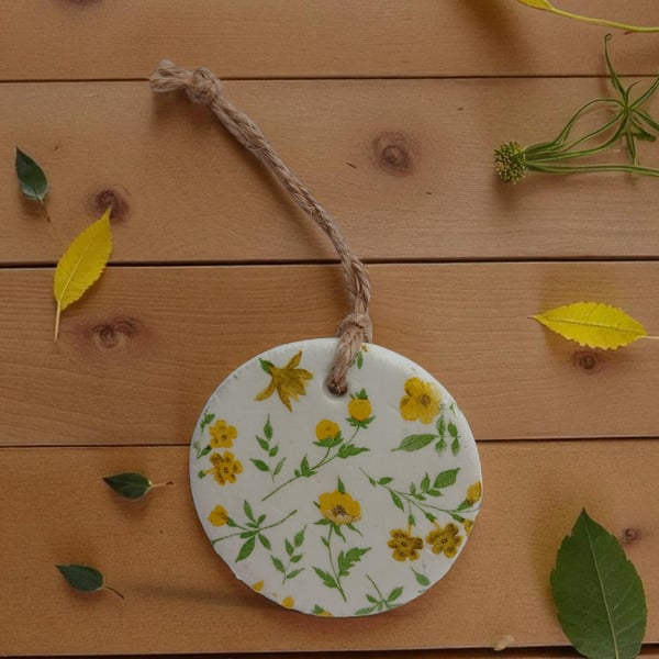 Yellow Wildflowers Round Clay Hanging Aromatherapy Diffuser