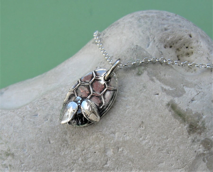 Honeycomb and bee pendant in fine silver