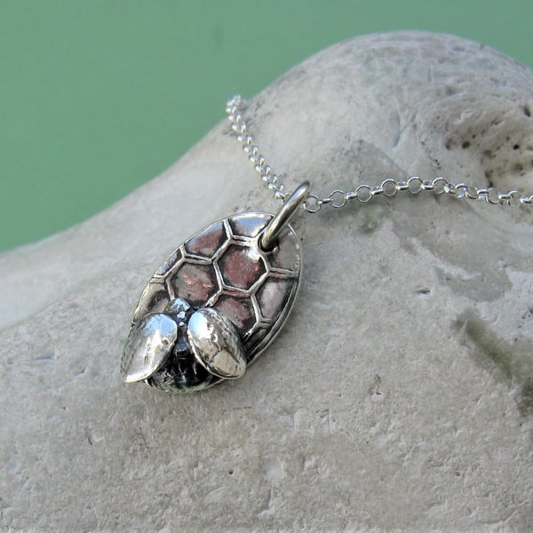 Honeycomb and bee pendant in fine silver