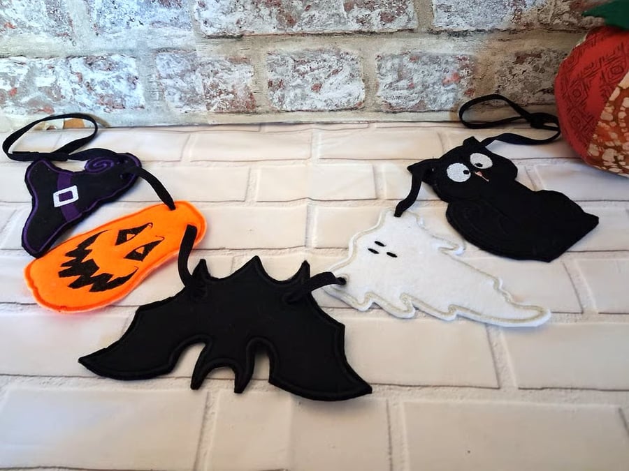 SPOOKY HALLOWEEN FELT BUNTING 5 CHARACTERS