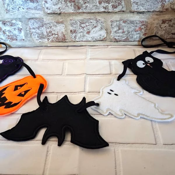 SPOOKY HALLOWEEN FELT BUNTING 5 CHARACTERS