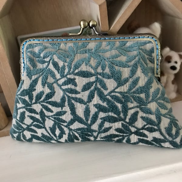 Vintage look - Teal velour clasp purse