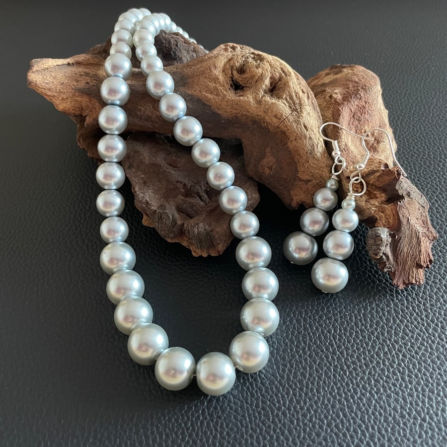 Gorgeous Silver Faux Pearl Necklace & Earrings 