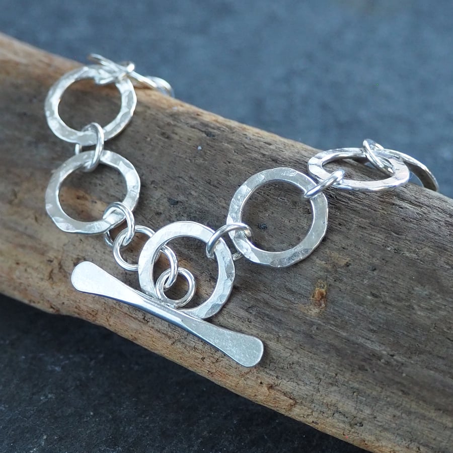 Hallmarked silver round linked chain bracelet, hammered silver.