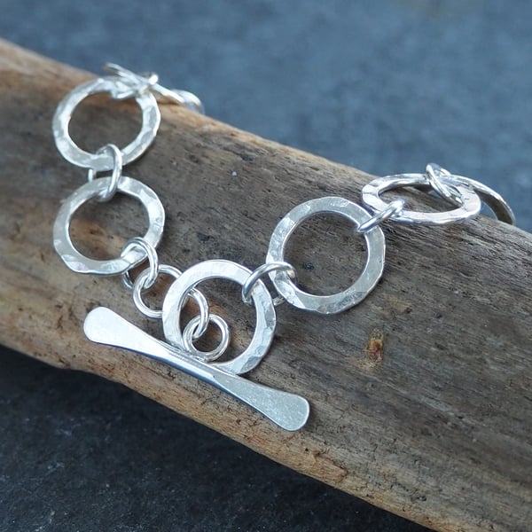 Hallmarked silver round linked chain bracelet, hammered silver.