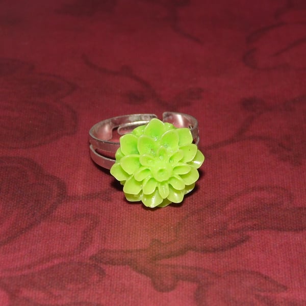 Green flower ring