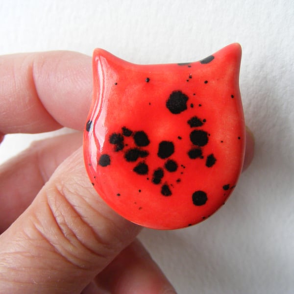 Cat head brooch