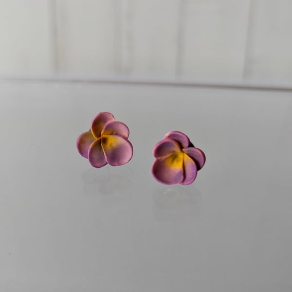 Pansy studs
