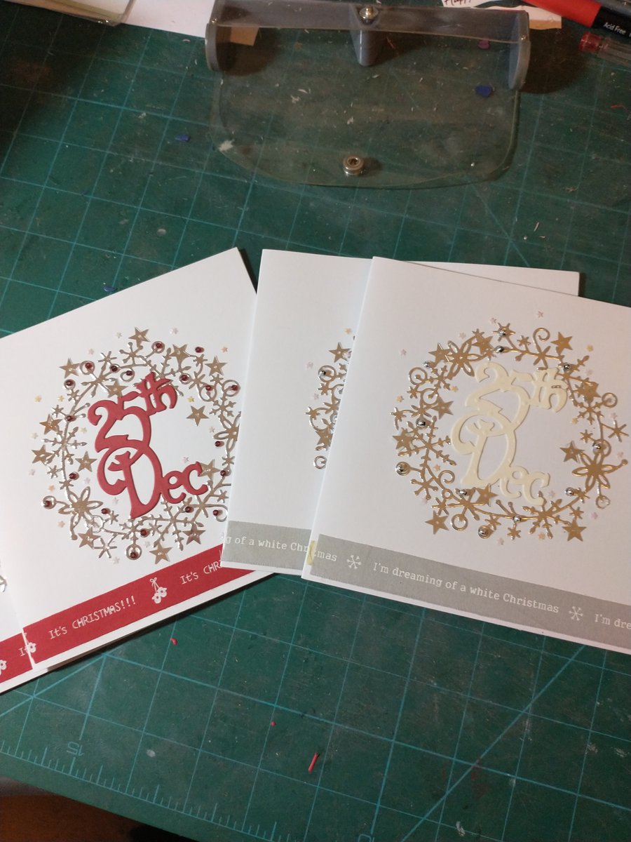 Festive wreath Christmas card pack of 4