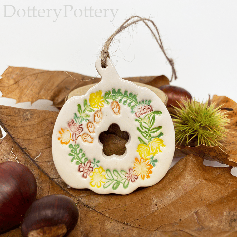Ceramic pumpkin decoration wreath design