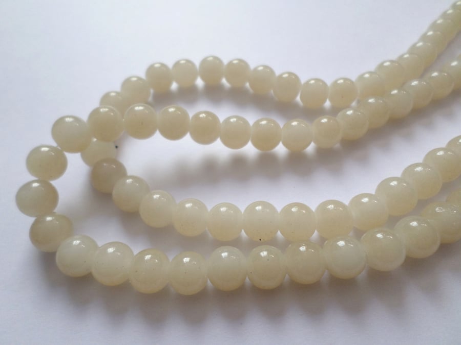 30 x Imitation Jade Glass Beads - Round - 8mm - Ivory 