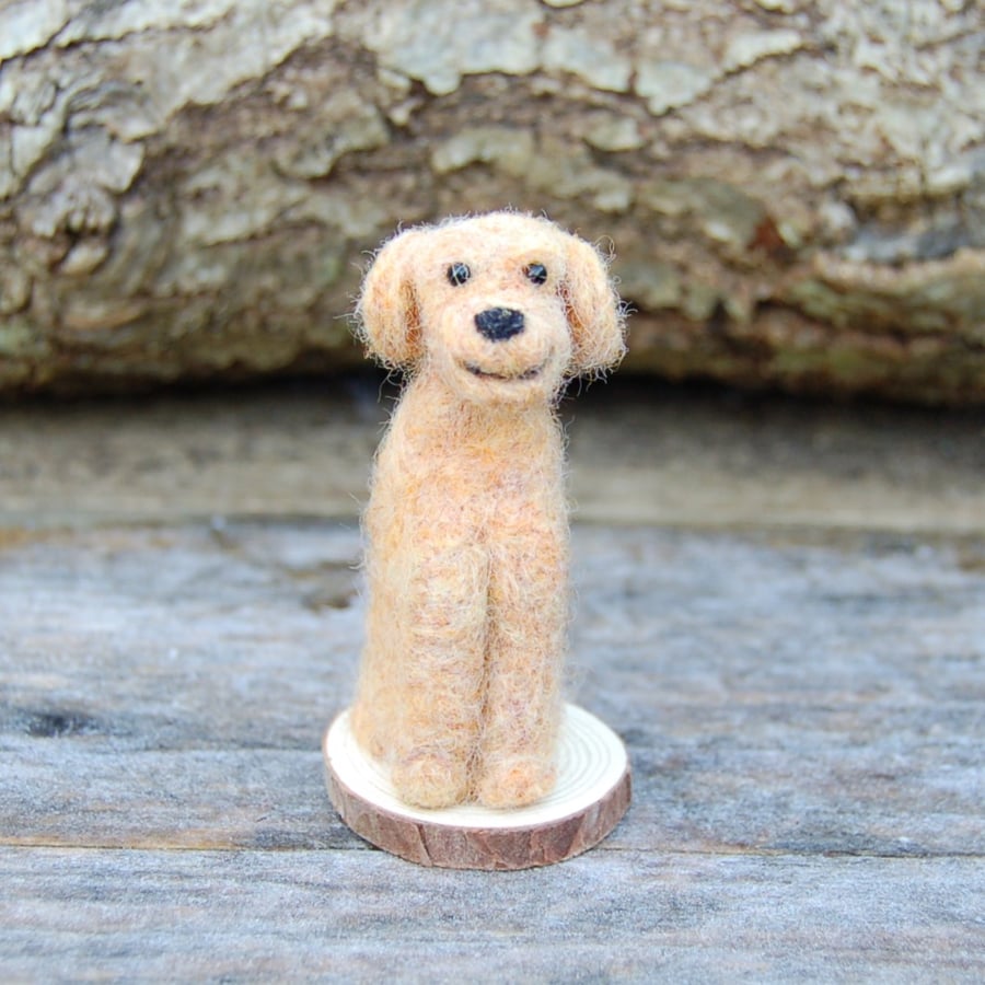 Labrador Dog, Needle felt dog  3 ins tall, wool dog, labrador