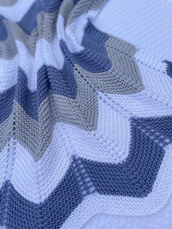 Chevron striped baby blanket 