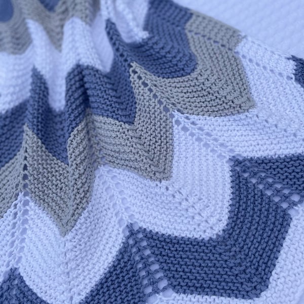 Chevron striped baby blanket 