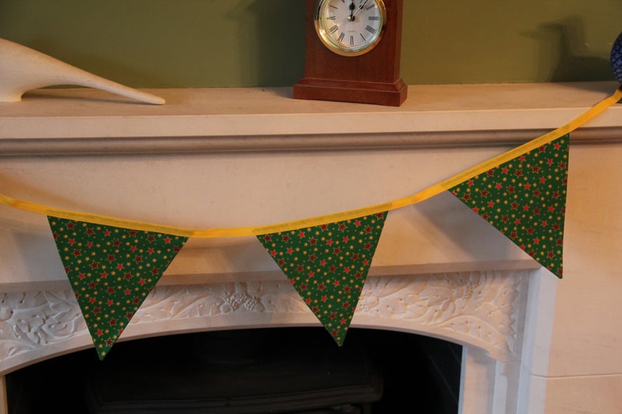 Holly and Stars 8 Flag Bunting