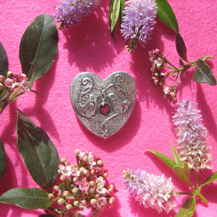 Garnet birds brooch,heart-shaped