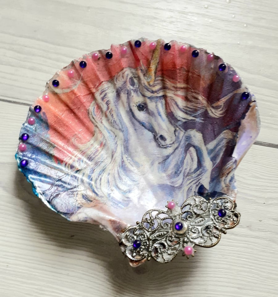 Unicorn scallop shell trinket dish