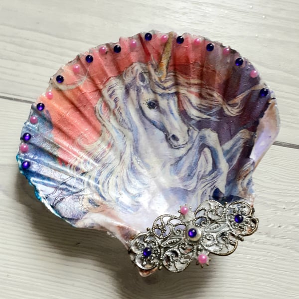 Unicorn scallop shell trinket dish