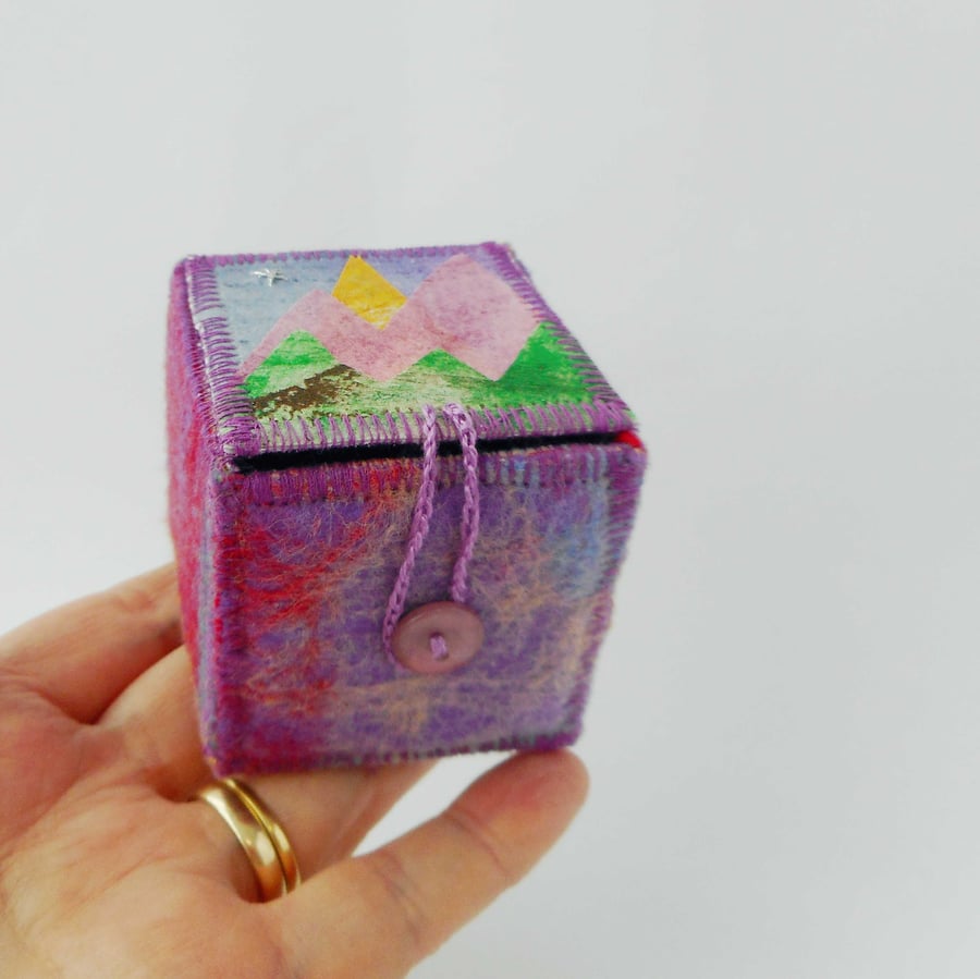 Keepsake box for jewellery and precious items 