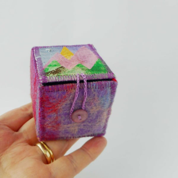 Keepsake box for jewellery and precious items 