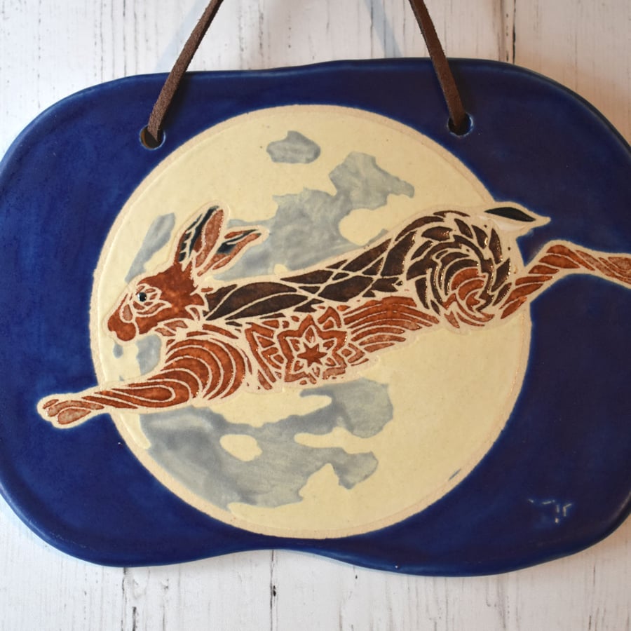 19-373 Ceramic plaque with leaping hare picture (Free UK postage)