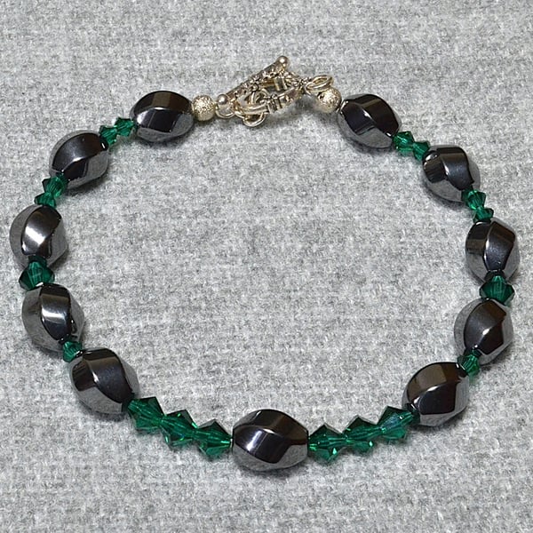 Hematite Swirl and Emerald Green Preciosa Glass Crystal Bracelet