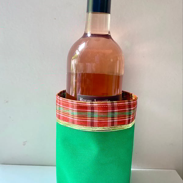 Tartan trim Christmas bottle or pot holder