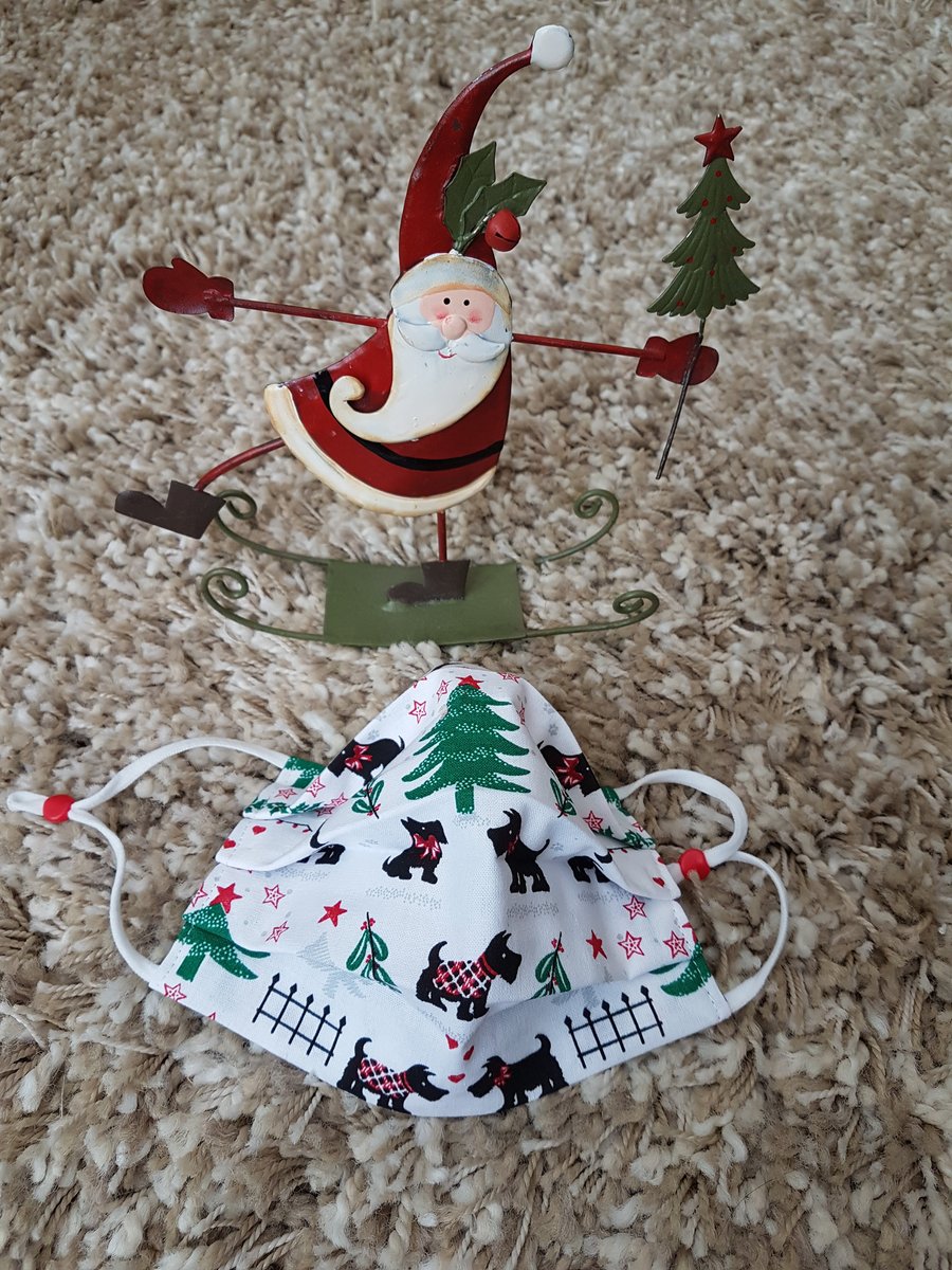 Adult festive face covering – Festive Doggies Print 