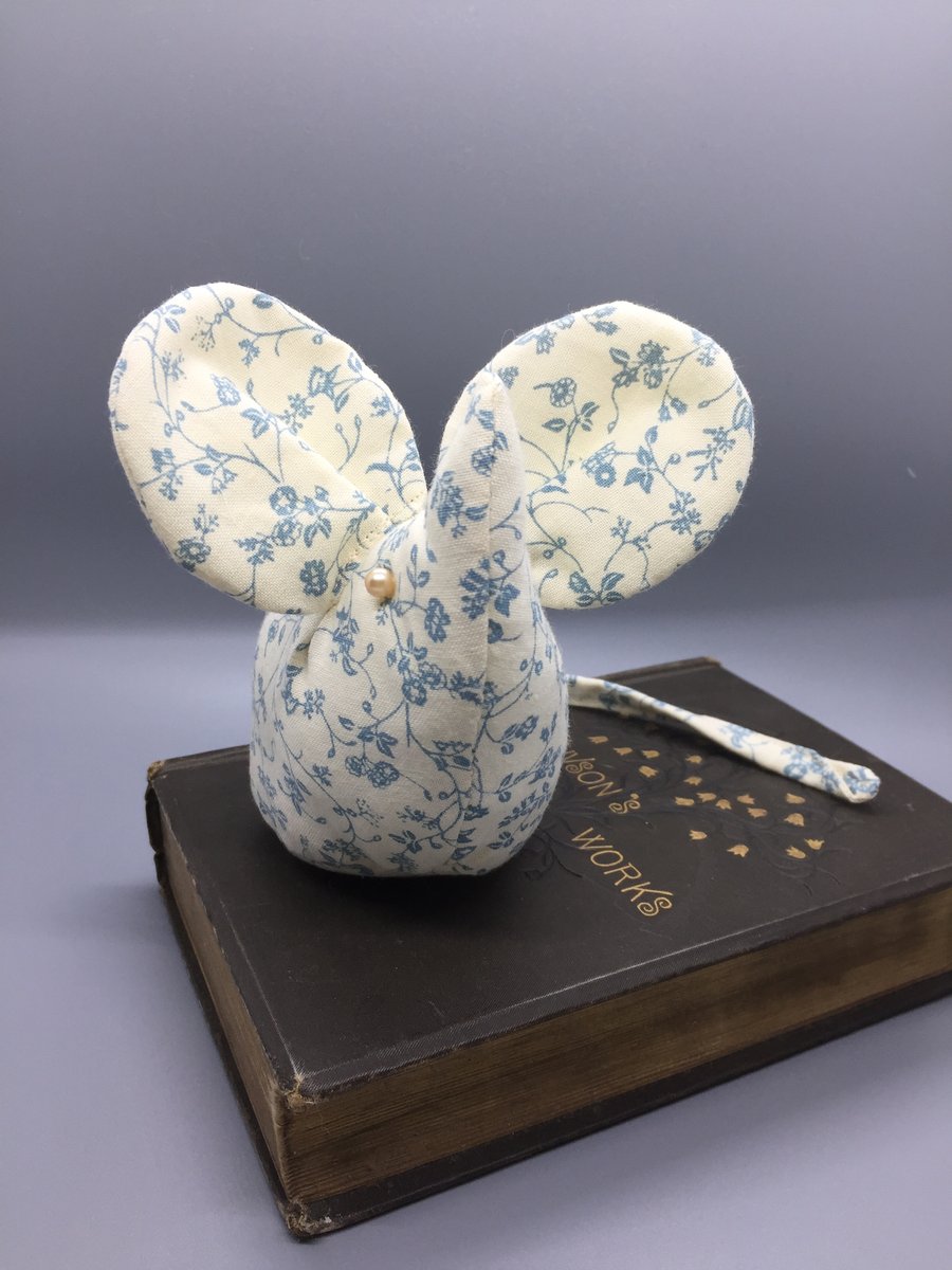 Blue and cream Weighted mouse