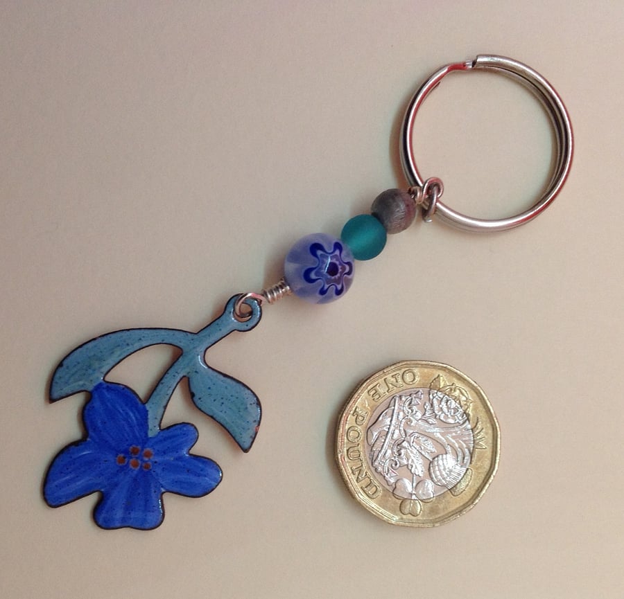 Keyring with vintage painted flower