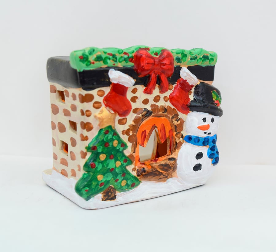 Christmas Fireplace Tea Light Holder – Hand-Painted Ceramic Christmas Decoration