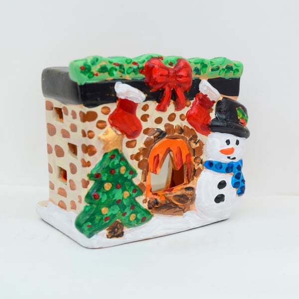 Christmas Fireplace Tea Light Holder – Hand-Painted Ceramic Christmas Decoration