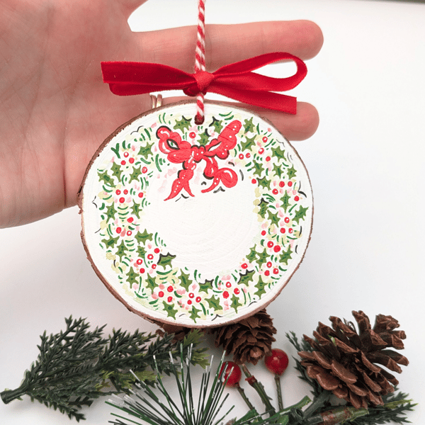 Wreath holly berry log slice Christmas decoration