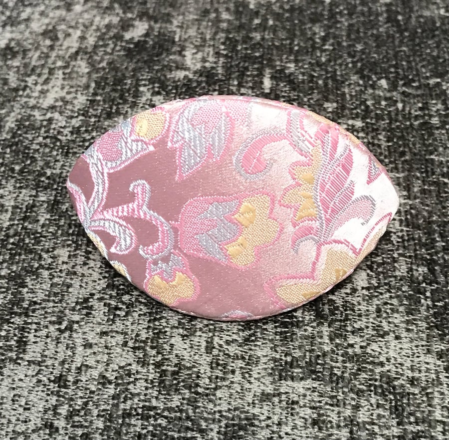 Pink HiyaHiya Dumpling Case with options of Stitch Markers