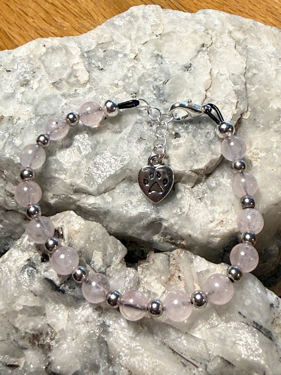 Beaded gemstone bracelet featuring ‘love my dog’ charm