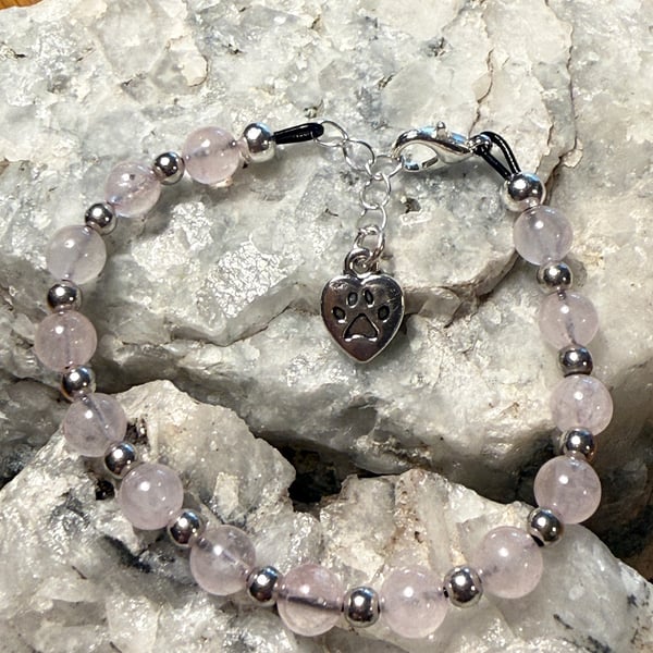 Beaded gemstone bracelet featuring ‘love my dog’ charm