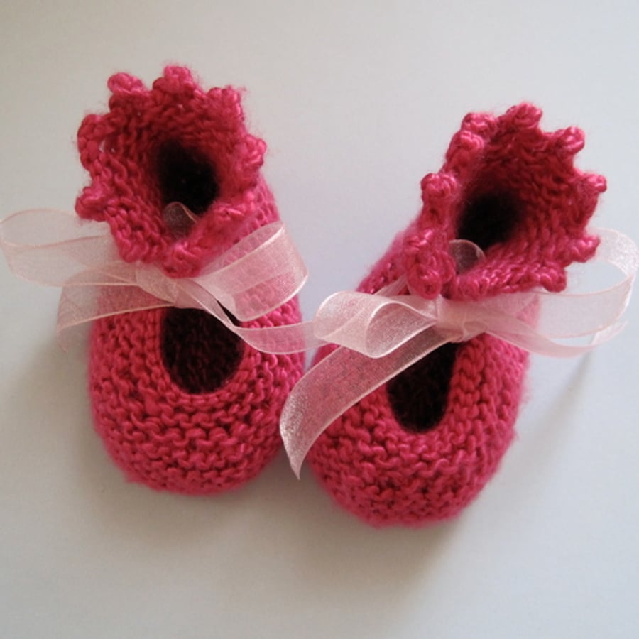 Silk baby bootees