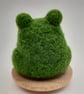 Needle felted green frog ornament - Image 6