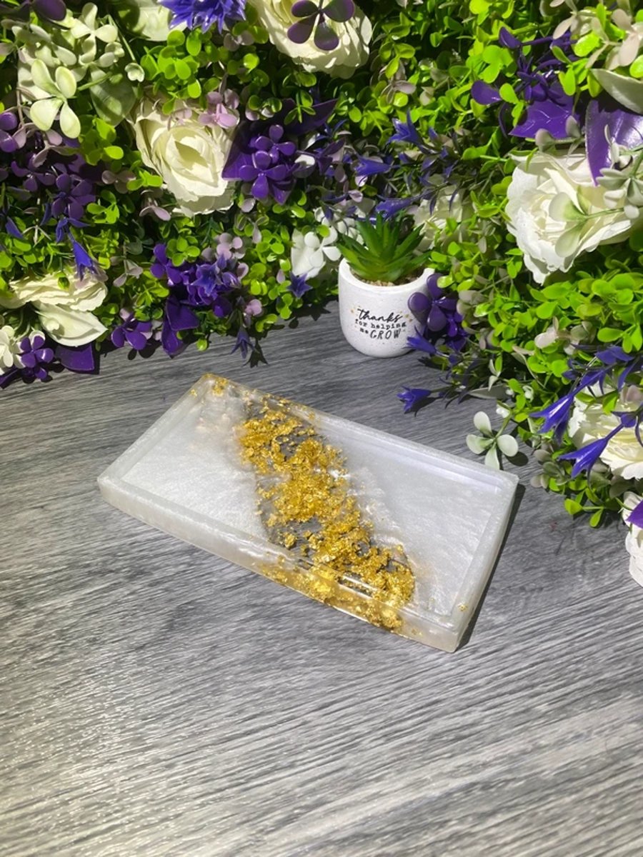 medium rectangular tray