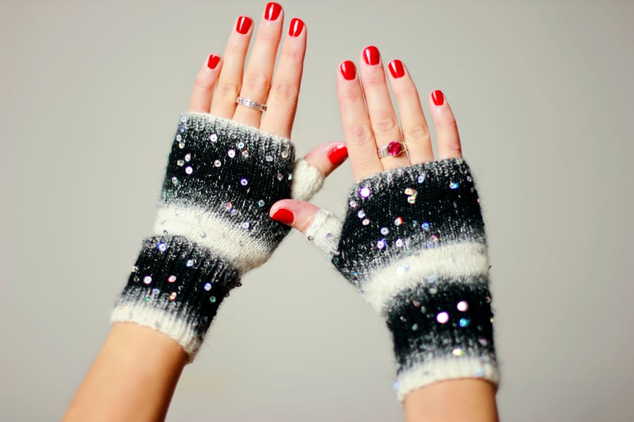 FINGERLESS GLOVES, MITTENS
