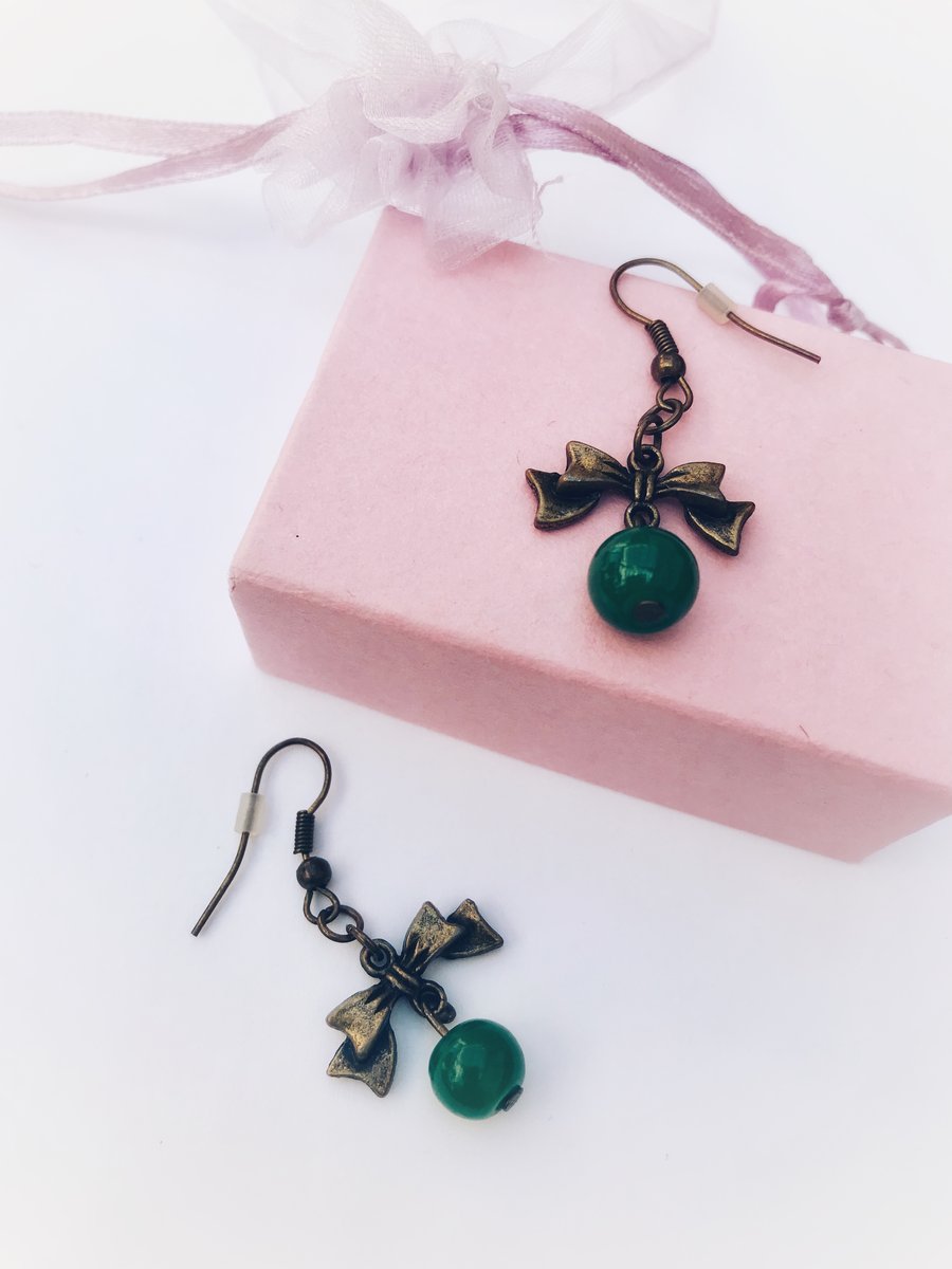  Cute antique gold bow earrings with green vintage glass beads . 