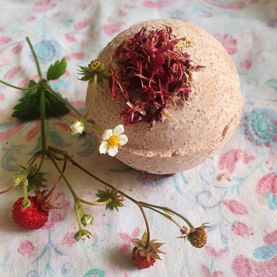 SALE! Strawberry & Vanilla Bath Bomb, handmade, natural ingredients,