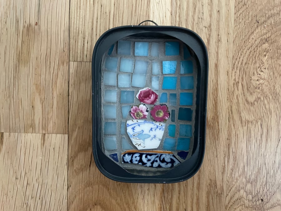 Mini mosaic in sardine tin