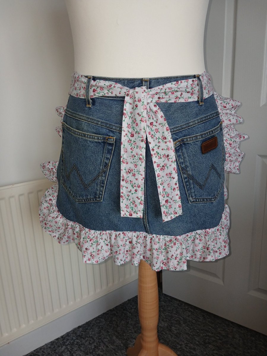 Mini denim apron with ruffle