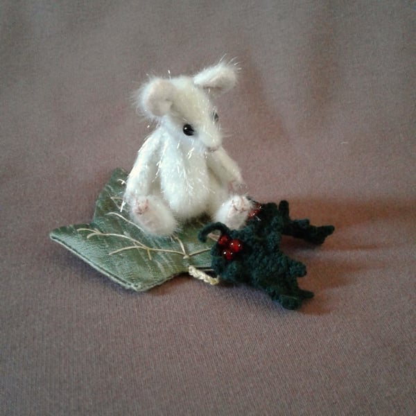 Holly, a collectable miniature jointed mouse, a silk Ivy leaf and Holly leaves.