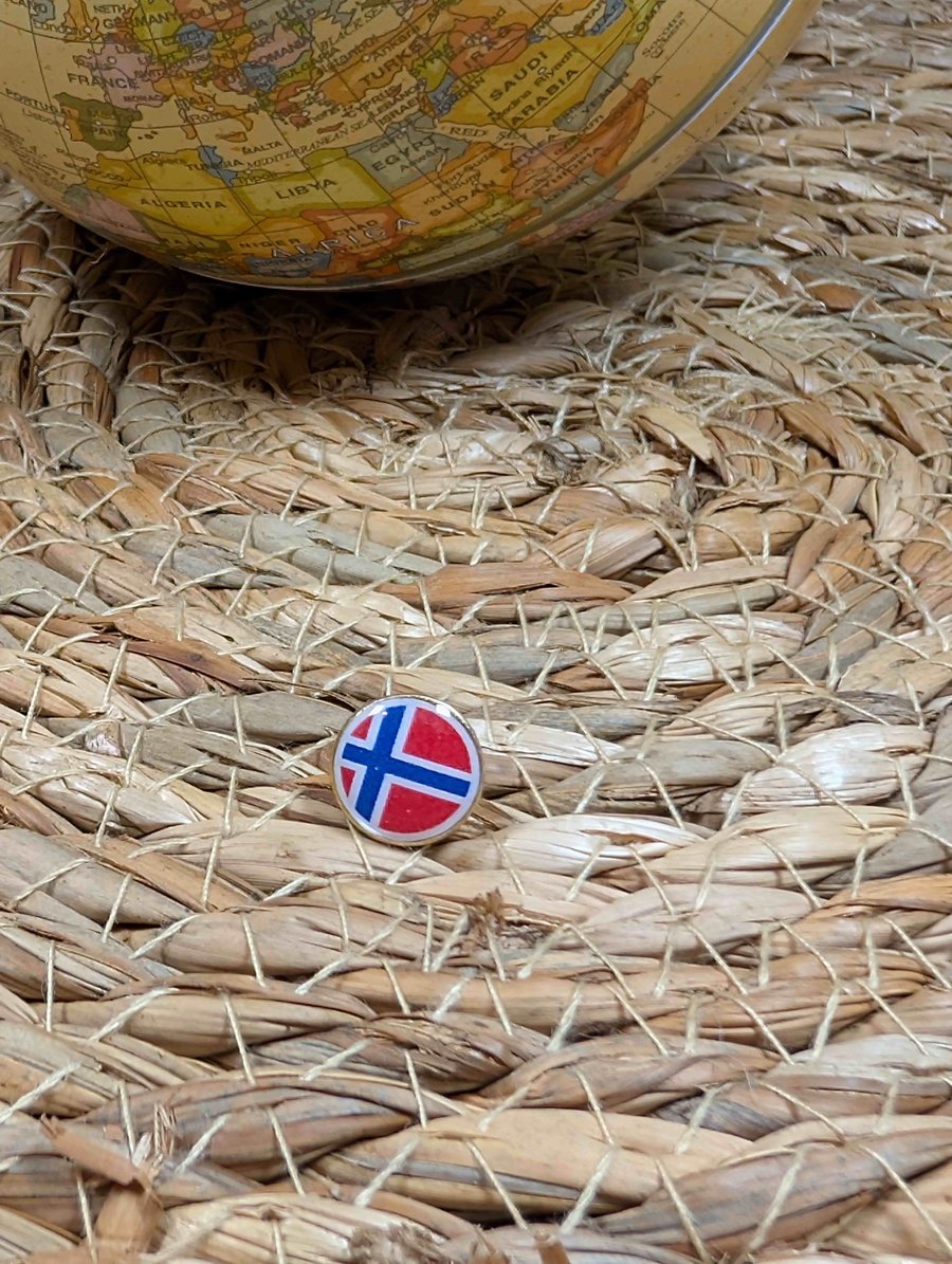 Norway Flag Map Pin – Scandinavian Travel Map Push Pin for Wooden Maps, Norway