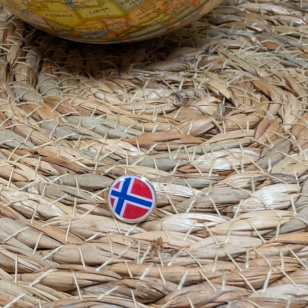 Norway Flag Map Pin – Scandinavian Travel Map Push Pin for Wooden Maps, Norway