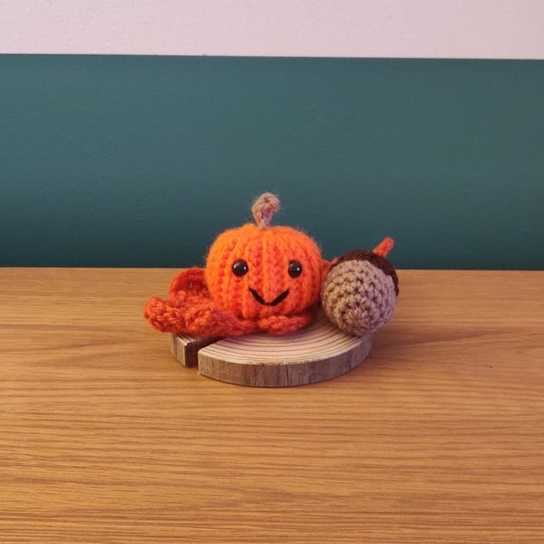 Autumn Pumpkin Ornament, Rustic Table Centerpiece, Acorn and Oak Leaf, Artificia