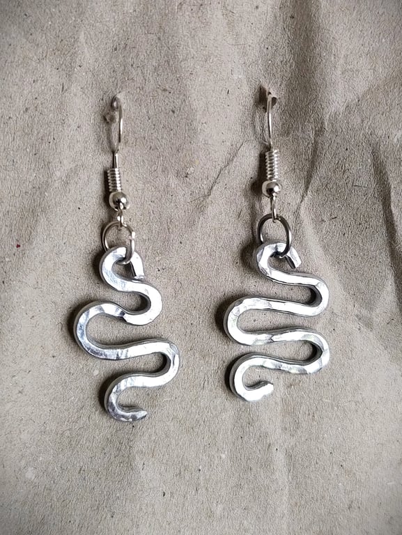 Hand-Hammered Aluminium Snake Earrings – Minimalist Serpent Drop Earrings