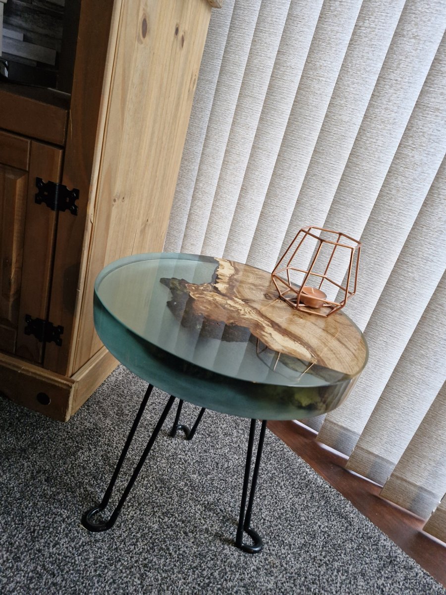 Handmade Resin and white oak 14" Round Table with steel Black Hairpin legs